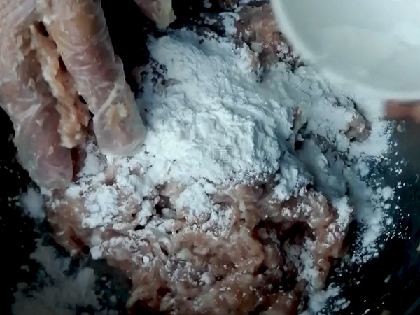 自制兩種火鍋肉丸,真材實料看得見!的做法-咸鮮味煮菜譜-易網(wǎng)健康養(yǎng)生網(wǎng) 自制兩種火鍋肉丸,真材實料看得見!的做法-咸鮮味煮菜譜