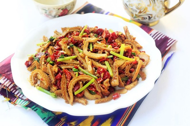 辣皮子滾牛肚的做法-香辣味炒菜譜-易網健康養生網 辣皮子滾牛肚的做法-香辣味炒菜譜