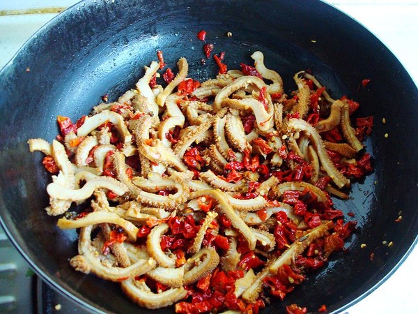 辣皮子滾牛肚的做法-香辣味炒菜譜-易網健康養生網 辣皮子滾牛肚的做法-香辣味炒菜譜