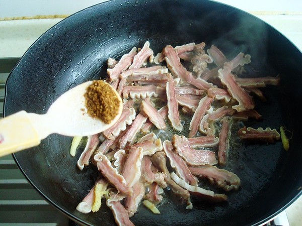 爆炒牛腸的做法-香辣味炒菜譜