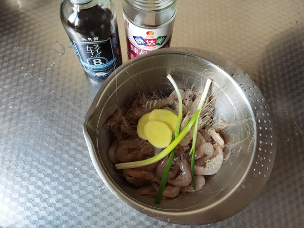 鮮嫩白灼蝦的做法-咸鮮味灼菜譜-易網<a href=http://m.logojc.com/ target=_blank class=infotextkey>健康養生</a>網 鮮嫩白灼蝦的做法-咸鮮味灼菜譜