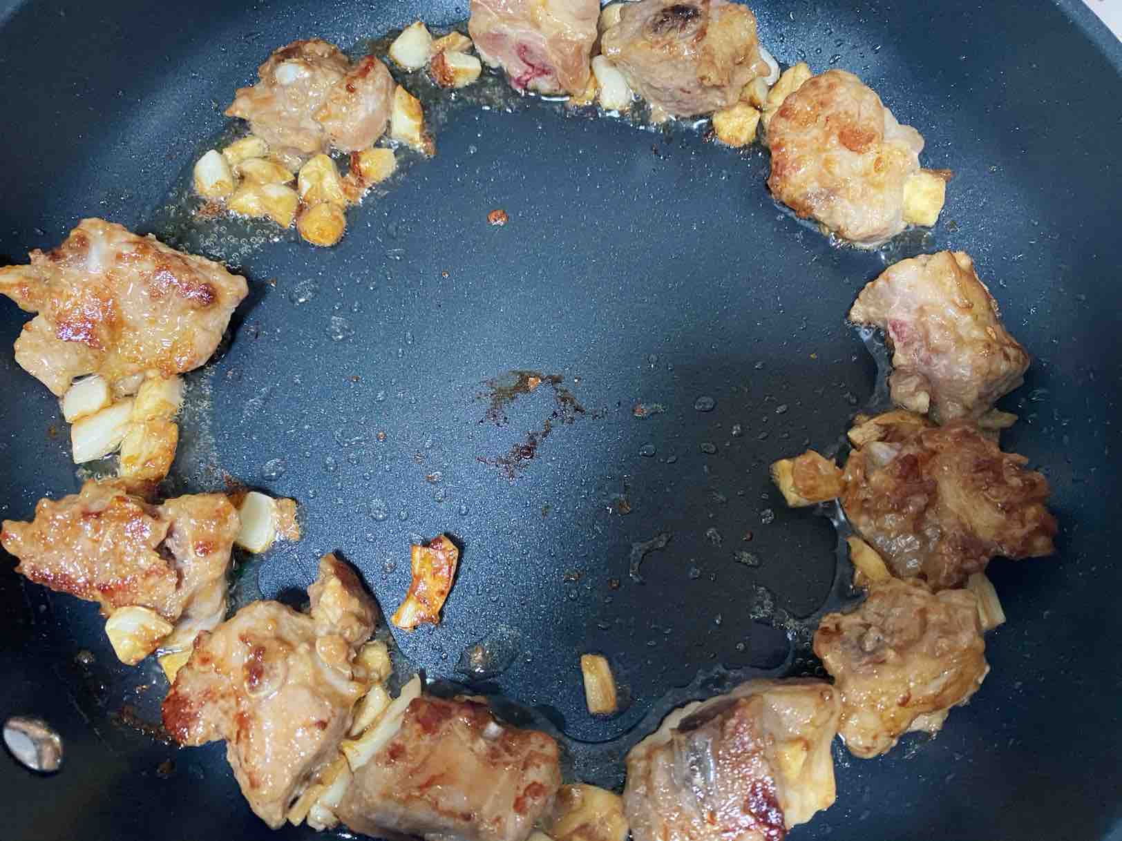 蒜香骨(少油版)的做法-咸鮮味煎菜譜-易網健康養生網 蒜香骨(少油版)的做法-咸鮮味煎菜譜