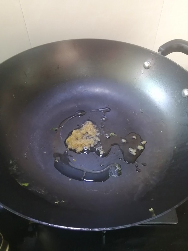 簡(jiǎn)簡(jiǎn)單單也不失美味~~臘肉炒西芹的做法-家常味炒菜譜-易網(wǎng)健康養(yǎng)生網(wǎng) 簡(jiǎn)簡(jiǎn)單單也不失美味~~臘肉炒西芹的做法-家常味炒菜譜