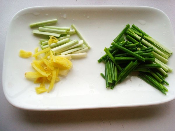 榨菜蒸魚的做法-咸鮮味蒸菜譜