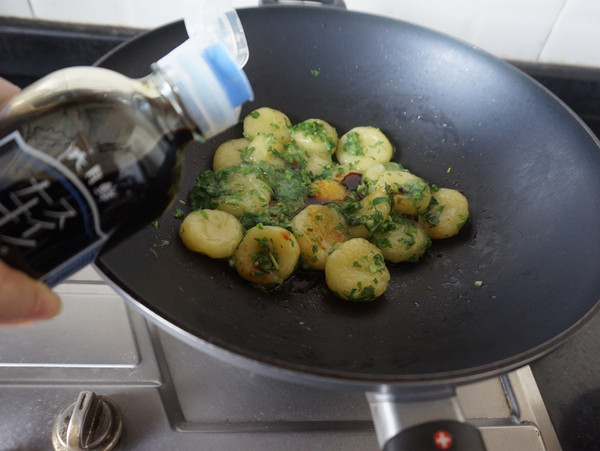薺菜炒土豆疙瘩的做法-家常味炒菜譜