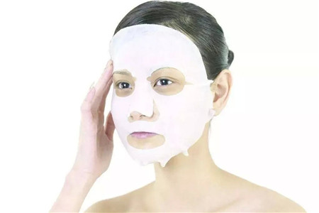 面膜使用的技巧大盤點,詳細注意事項都在這里-易網(wǎng)健康<a href=http://m.logojc.com/jkys/ target=_blank class=infotextkey>養(yǎng)生</a>網(wǎng) 面膜使用的技巧大盤點,詳細注意事項都在這里
