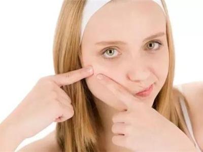 臉部各個(gè)地方長痘的原因和你的身體健康有關(guān),如何解決有建議