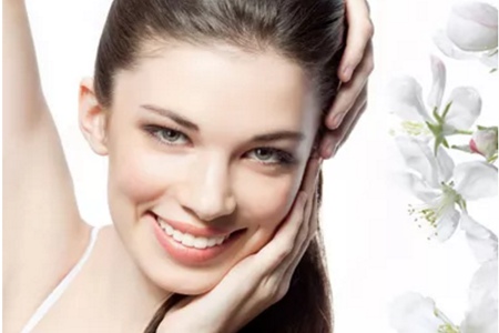 女生臉上愛出油怎么辦,三個方法為打造清爽肌膚-易網(wǎng)健康<a href=http://m.logojc.com/jkys/ target=_blank class=infotextkey>養(yǎng)生</a>網(wǎng) 女生臉上愛出油怎么辦,三個方法為打造清爽肌膚