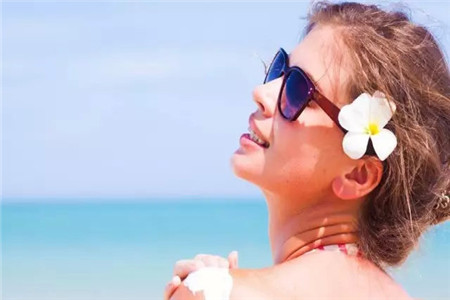 緩解肌膚出油難題,還你干凈嫩白皮膚-易網(wǎng)健康<a href=http://m.logojc.com/jkys/ target=_blank class=infotextkey>養(yǎng)生</a>網(wǎng) 緩解肌膚出油難題,還你干凈嫩白皮膚