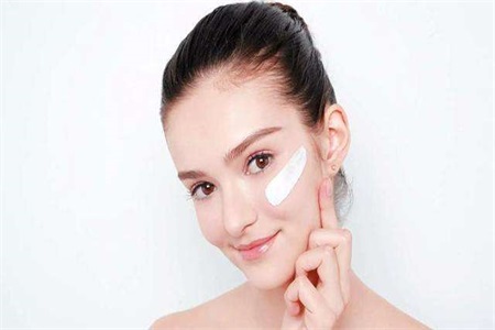 皮膚毛孔粗大怎么辦？縮小毛孔最快的方法是做好這件事