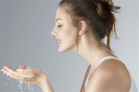 皮膚毛孔粗大怎么辦？縮小毛孔最快的方法是做好這件事