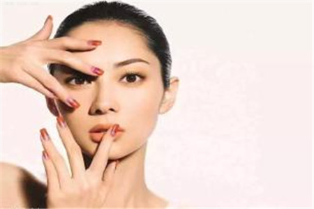 做全身光子美白危害效果見不到,夏季鎖骨美白讓你做性感女神-易網健康養生網 做全身光子美白危害效果見不到,夏季鎖骨美白讓你做性感女神