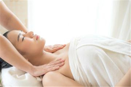 夜間護膚步驟你弄清楚了嗎?使用正確的護膚品做好護膚工作-易網(wǎng)健康<a href=http://m.logojc.com/jkys/ target=_blank class=infotextkey>養(yǎng)生</a>網(wǎng) 夜間護膚步驟你弄清楚了嗎?使用正確的護膚品做好護膚工作