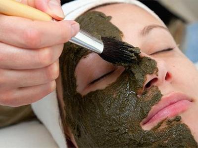 海藻面膜溫和清毛孔，補水功效護出女性好肌膚