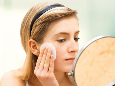 涂防曬霜要不要卸妝？ 現(xiàn)在知道還不算晚！