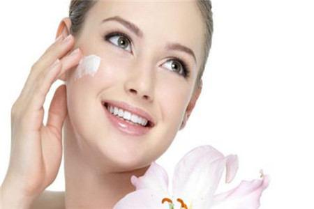 六個睡前護膚順序 水嫩白膚女人如何護膚的小心機