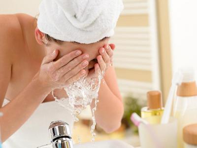 卸妝后如何護膚 卸妝后應該如何保養皮膚