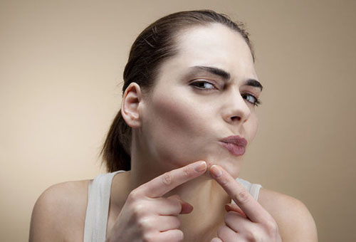 臉上的痘坑能去除嗎 簡單9招讓你擺脫“月球臉”-易網健康養生網 臉上的痘坑能去除嗎 簡單9招讓你擺脫“月球臉”