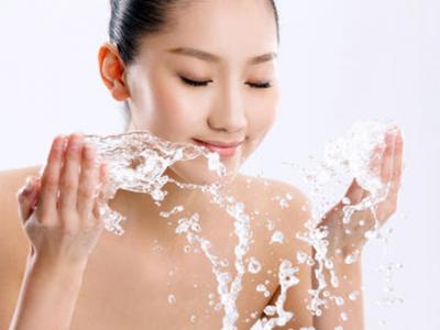 掌握正確洗臉方式 改善粗糙膚質
