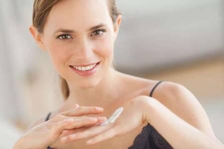 女生用玻尿酸護膚的作用,玻尿酸保濕抗老的美容效果-易網健康養生網 女生用玻尿酸護膚的作用,玻尿酸保濕抗老的美容效果