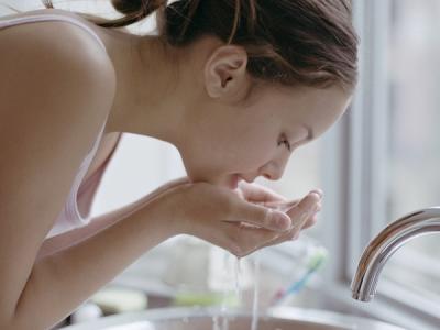 還在羨慕她的牛奶肌嗎?先解決你的毛孔粗大吧!