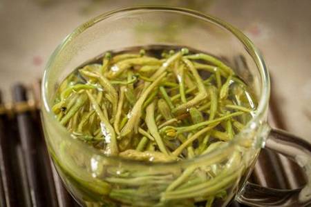 金銀花的美容功效與作用，金銀花泡水祛痘還你好皮膚