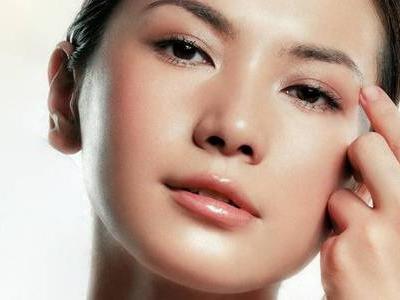 精華液什么時候用效果最好是 精華液的恰當使用方法是什么