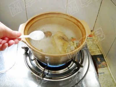 枸杞菊花燉乳鴿的做法-家常味燉菜譜 枸杞菊花燉乳鴿的做法-家常味燉菜譜