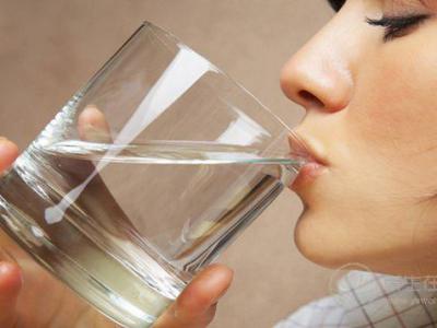 早上起床4種水一定不能喝