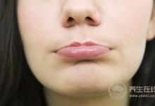 秋季如何預防噪子上火嘴唇發干