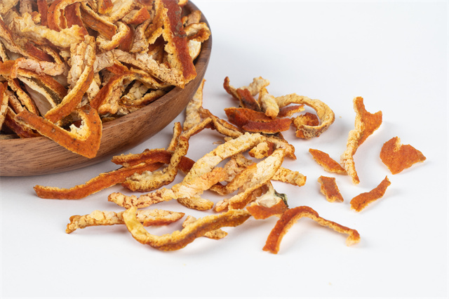 秋季適合吃陳皮嗎?陳皮該怎么食用?-易網健康<a href=http://m.logojc.com/jkys/ target=_blank class=infotextkey>養生</a>網 秋季適合吃陳皮嗎?陳皮該怎么食用?