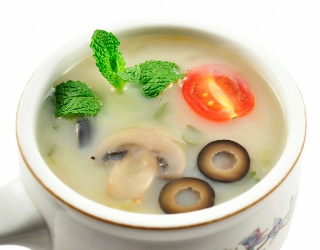 冬天就得煲湯喝,女生冬天適合煲什么湯?-易網(wǎng)健康<a href=http://m.logojc.com/jkys/ target=_blank class=infotextkey>養(yǎng)生</a>網(wǎng) 冬天就得煲湯喝,女生冬天適合煲什么湯?