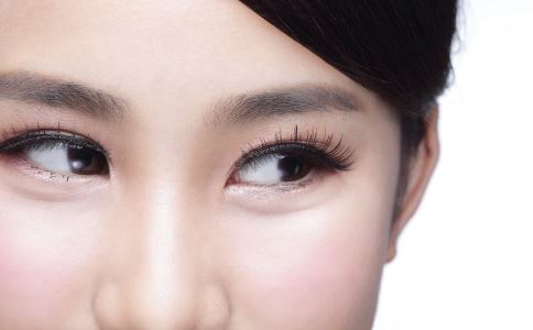 驚!眼部美容小心誘發眼病 紋眼線 眼睛按摩 貼假睫毛 角膜潰瘍 紋眉