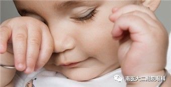 秋季到了寶寶頻繁眨眼，寶媽千萬別掉以輕心！
