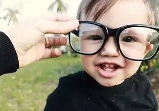 當(dāng)心,眼鏡店驗光配鏡有誤區(qū)! 當(dāng)心,眼鏡店驗光配鏡有誤區(qū)!