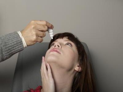 眼睛干澀滴眼藥水為何越滴越干？