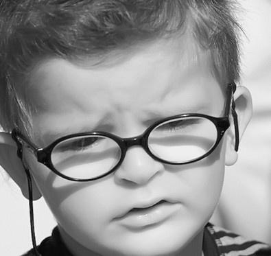 近視的人喜歡瞇眼睛會造成哪些危害? 近視的人喜歡瞇眼睛會造成哪些危害?