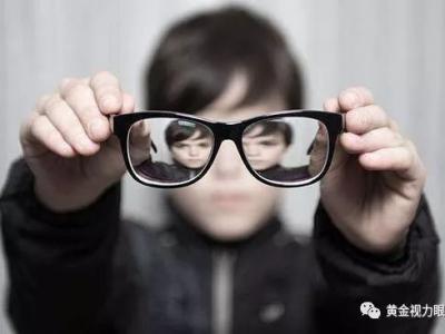 還拿高度近視不當回事？熬夜坐過山車-護眼就用黃金視力眼貼