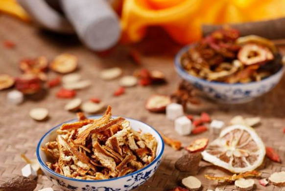 女性喝中藥期間的禁忌-易網(wǎng)健康<a href=http://m.logojc.com/jkys/ target=_blank class=infotextkey>養(yǎng)生</a>網(wǎng) 女性喝中藥期間的禁忌