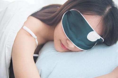 經常睡覺出汗枕頭都濕透了