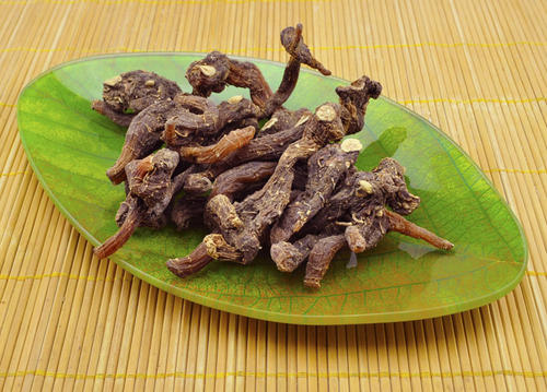 黃精和黃芪能一起泡水喝嗎