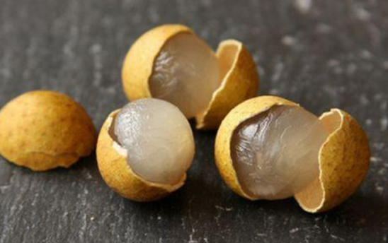 桂圓肉泡水喝的功效-易網健康<a href=http://m.logojc.com/jkys/ target=_blank class=infotextkey>養生</a>網 桂圓肉泡水喝的功效