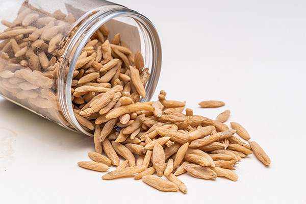 沙參泡水喝的功效?沙參麥冬泡水喝的功效-易網<a href=http://m.logojc.com/ target=_blank class=infotextkey>健康養生</a>網 沙參泡水喝的功效?沙參麥冬泡水喝的功效