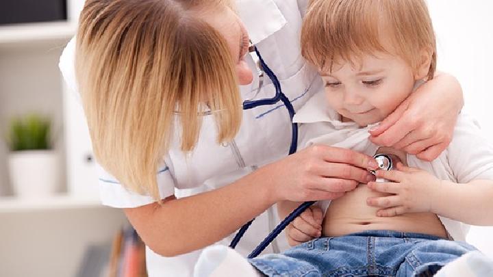 小兒發燒推拿手法有哪些?6個推拿手法可緩解小兒發燒癥狀-易網健康<a href=http://m.logojc.com/jkys/ target=_blank class=infotextkey>養生</a>網 小兒發燒推拿手法有哪些?6個推拿手法可緩解小兒發燒癥狀