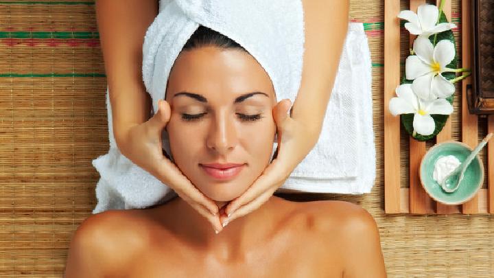 經常按摩耳部有什么保健功效 按摩耳朵有5大防病保健功效-易網健康養生網 經常按摩耳部有什么保健功效 按摩耳朵有5大防病保健功效