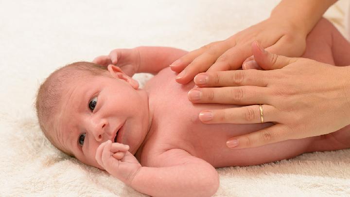 上班族們該如何提神醒腦 上班族提神醒腦的自我按摩法-易網<a href=http://m.logojc.com/ target=_blank class=infotextkey>健康養生</a>網 上班族們該如何提神醒腦 上班族提神醒腦的自我按摩法