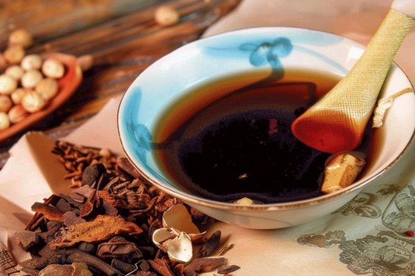 白頭翁湯的功效與作用、禁忌和食用方法-易網<a href=http://m.logojc.com/ target=_blank class=infotextkey>健康養生</a>網 白頭翁湯的功效與作用、禁忌和食用方法