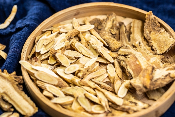 當歸泡水喝的正確方法是什么-易網健康養生網 當歸泡水喝的正確方法是什么